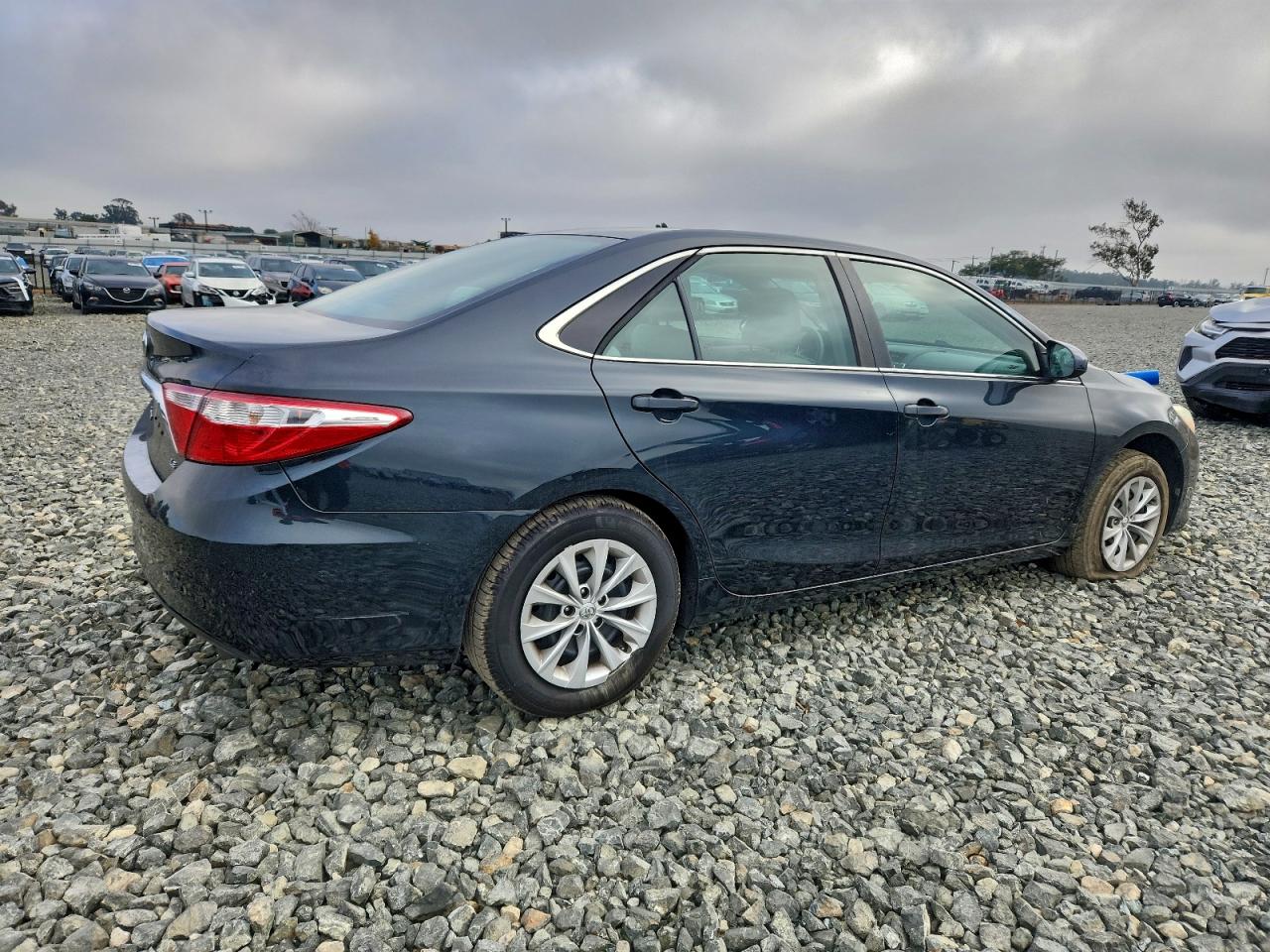 Toyota Camry Le Image 11