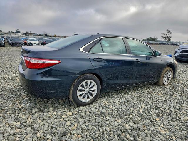 Toyota Camry Le Image 11