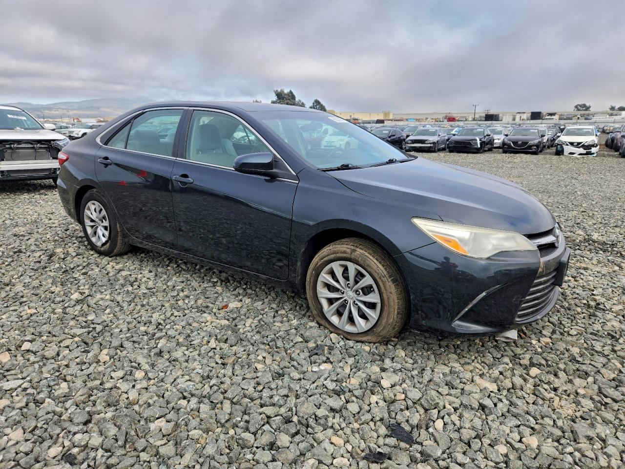 Toyota Camry Le Image 9