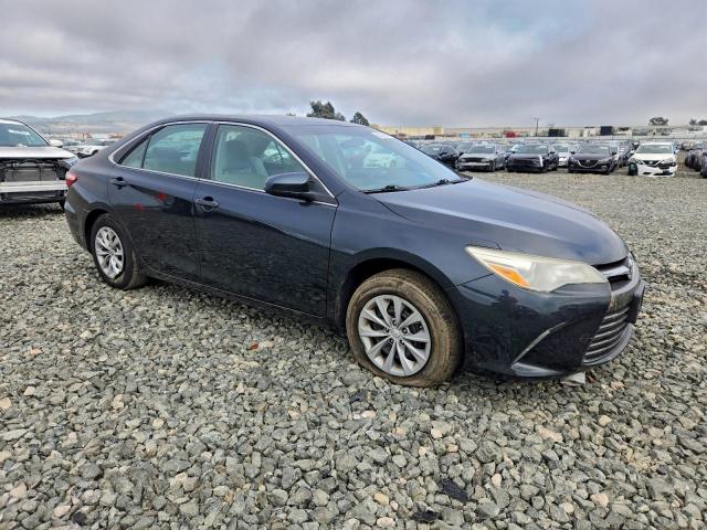 Toyota Camry Le Image 9