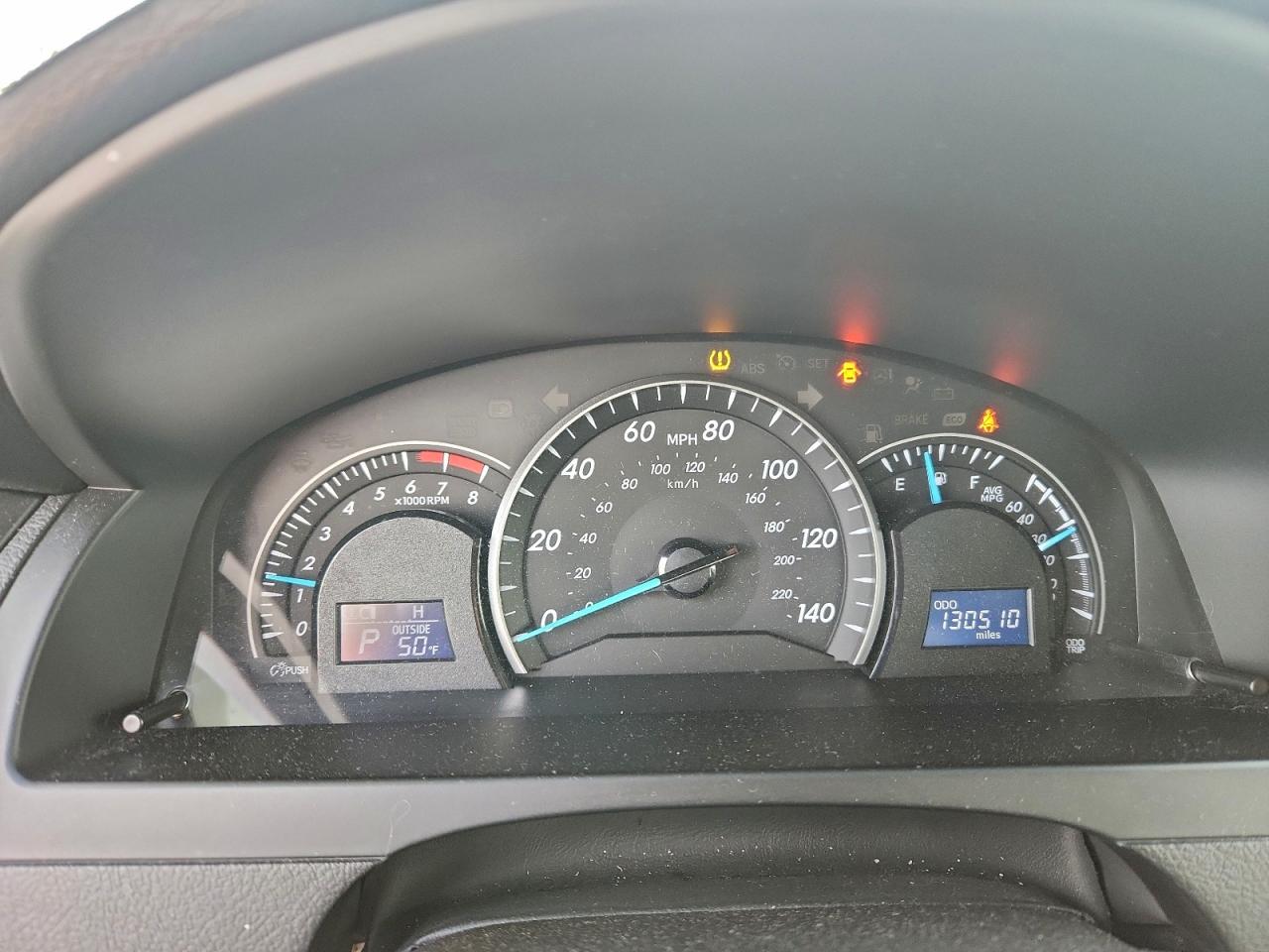 Toyota Camry Le Image 7