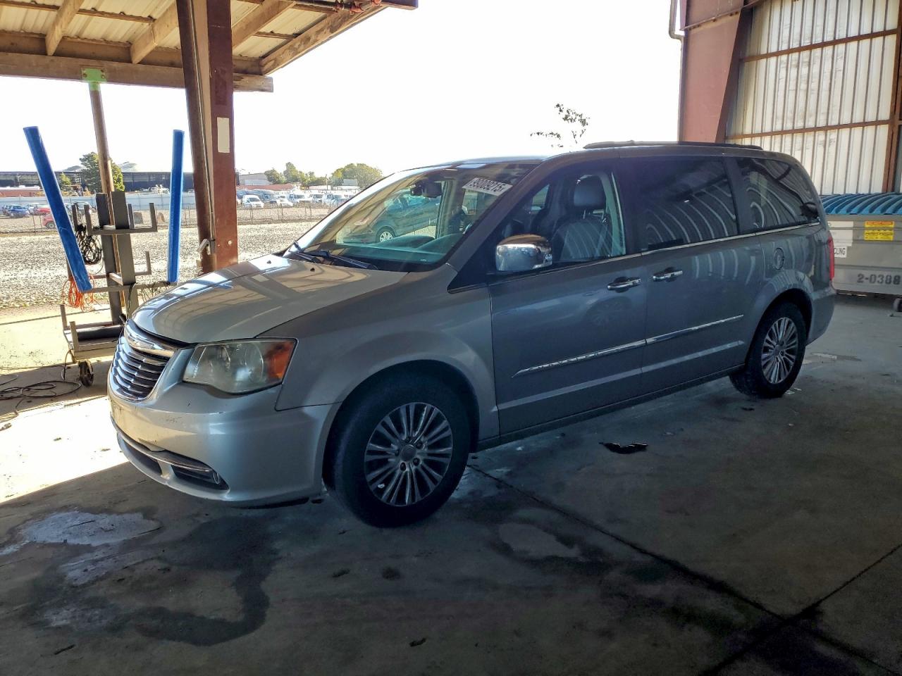Chrysler Minivan Touring L Image 1