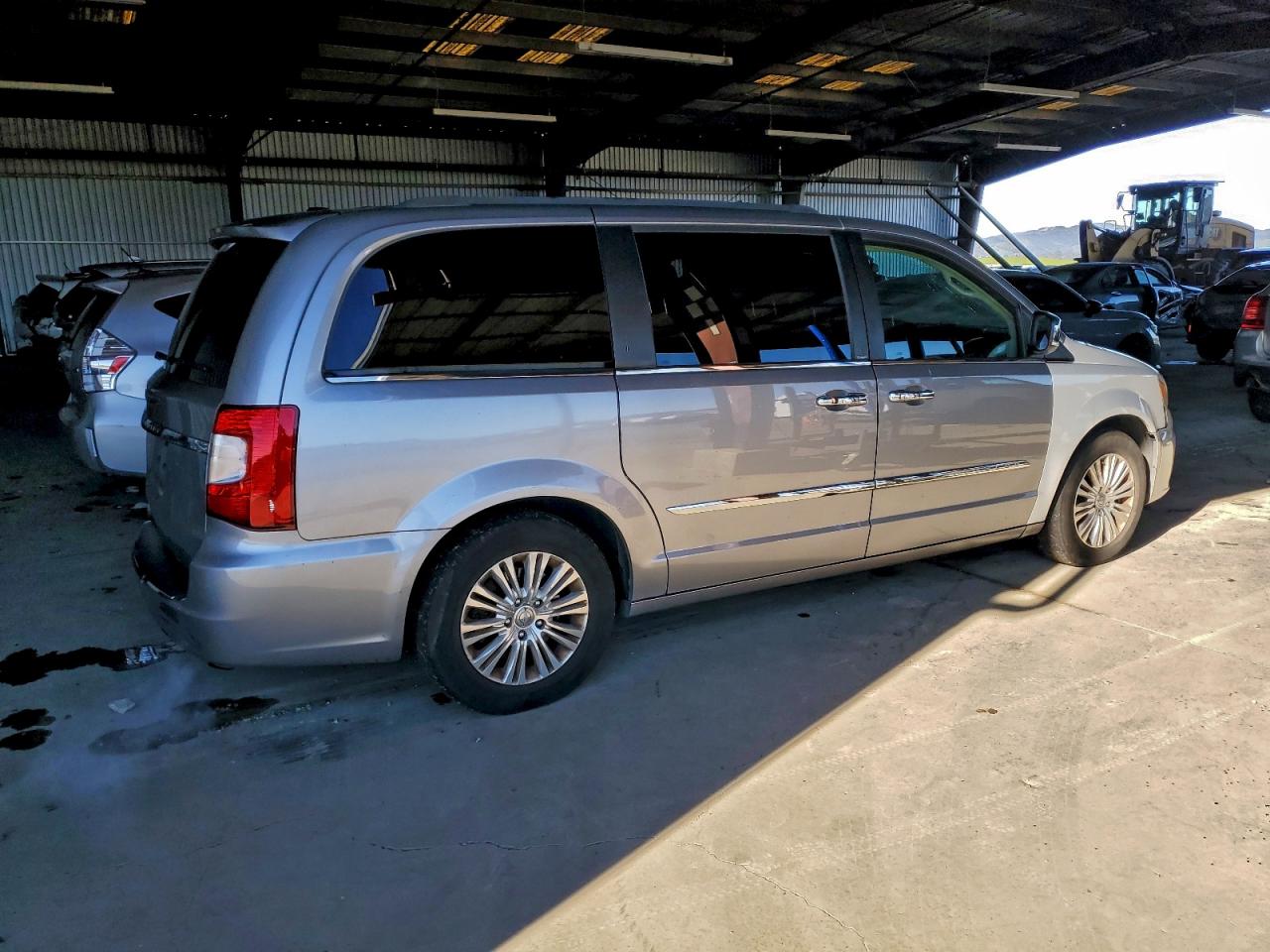 Chrysler Minivan Touring L Image 2