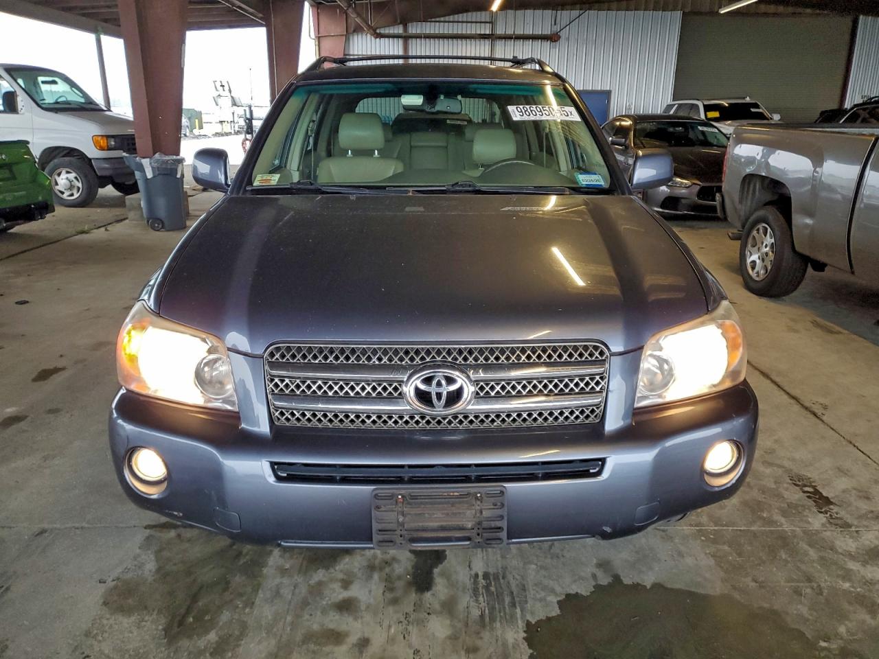 Toyota Highlander Hybrid Image 2