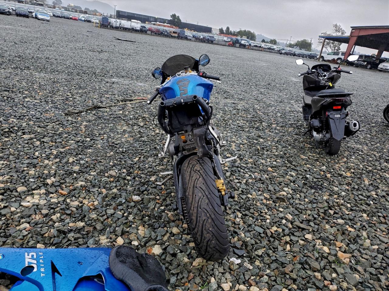 Triumph Motorcycle Daytona 675 Image 2