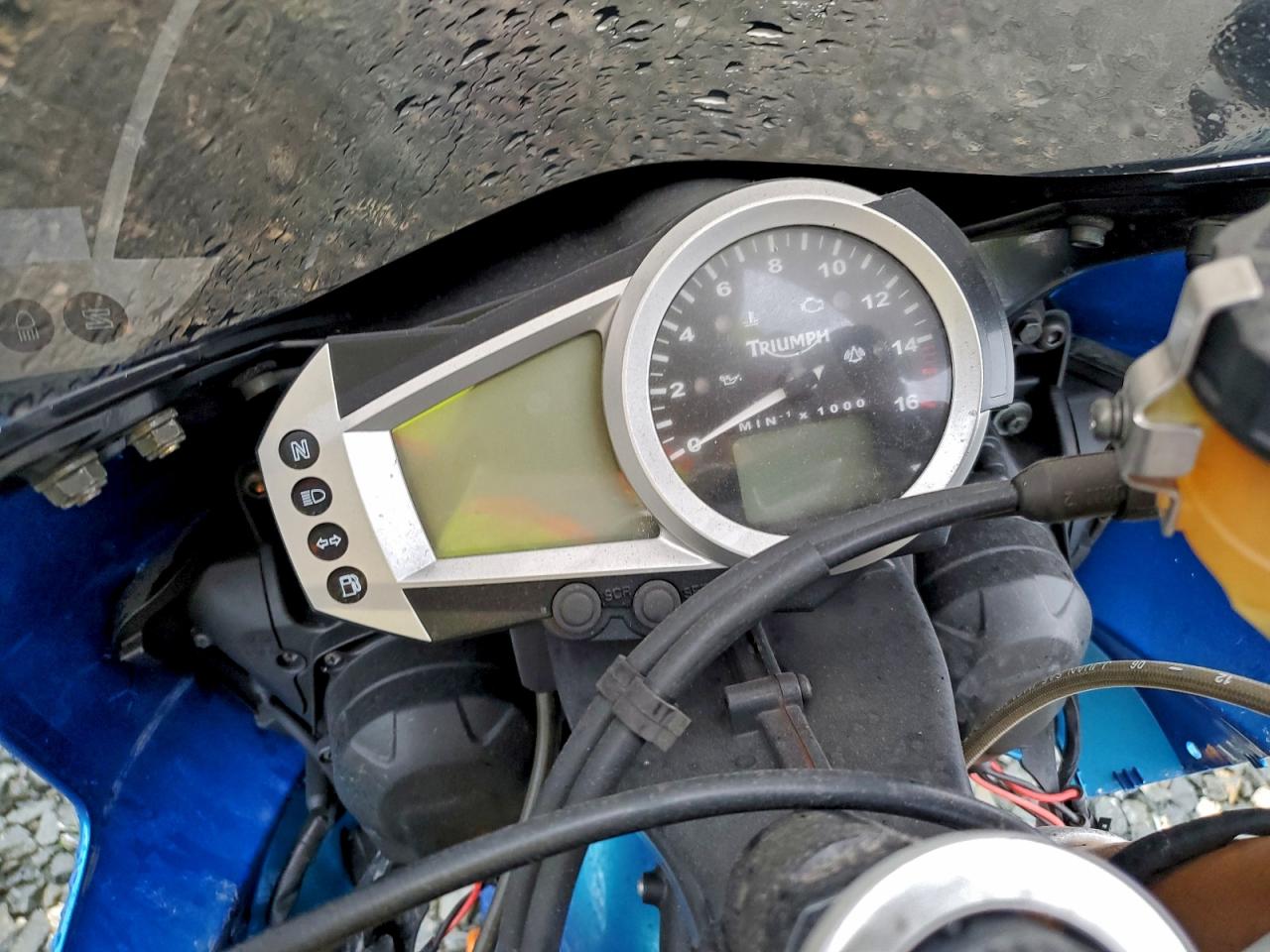 Triumph Motorcycle Daytona 675 Image 3