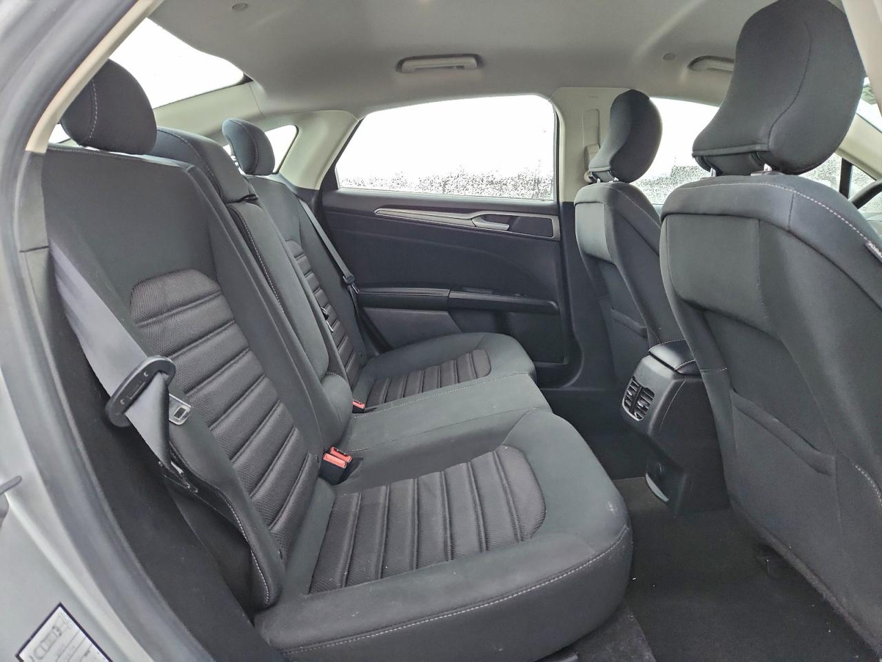 Ford Fusion Se Image 9