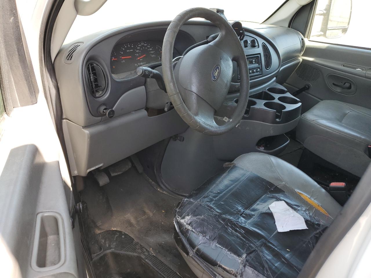 Ford Econoline E350 Super Duty Cutaway Van Image 8