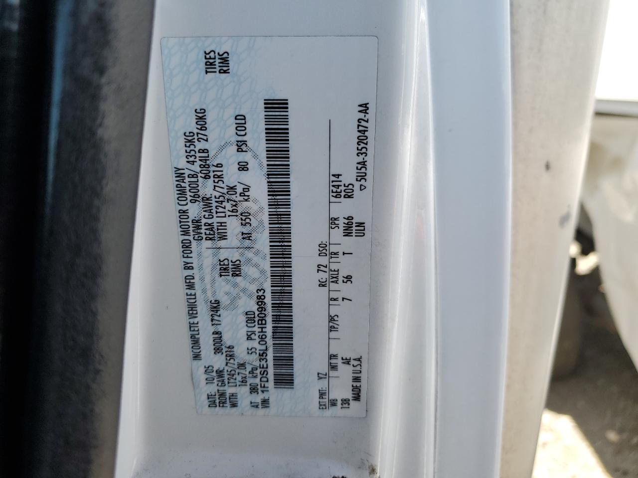 Ford Econoline E350 Super Duty Cutaway Van Image 13