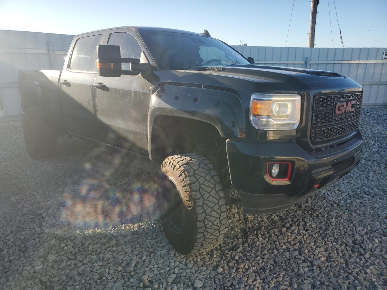 GMC Sierra K3500 Denali Image 2