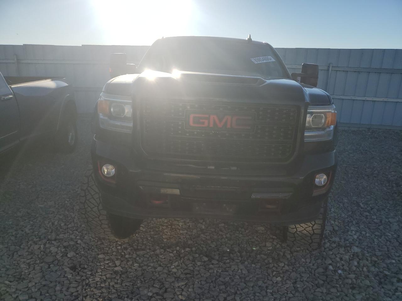 GMC Sierra K3500 Denali Image 5