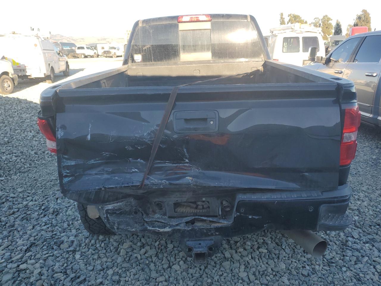 GMC Sierra K3500 Denali Image 13