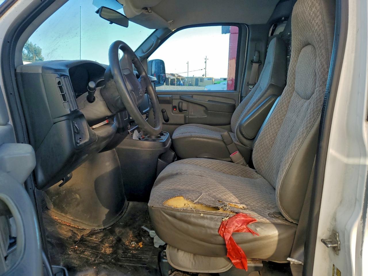 Chevrolet Express Image 4