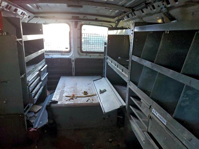 Chevrolet Express Image 10