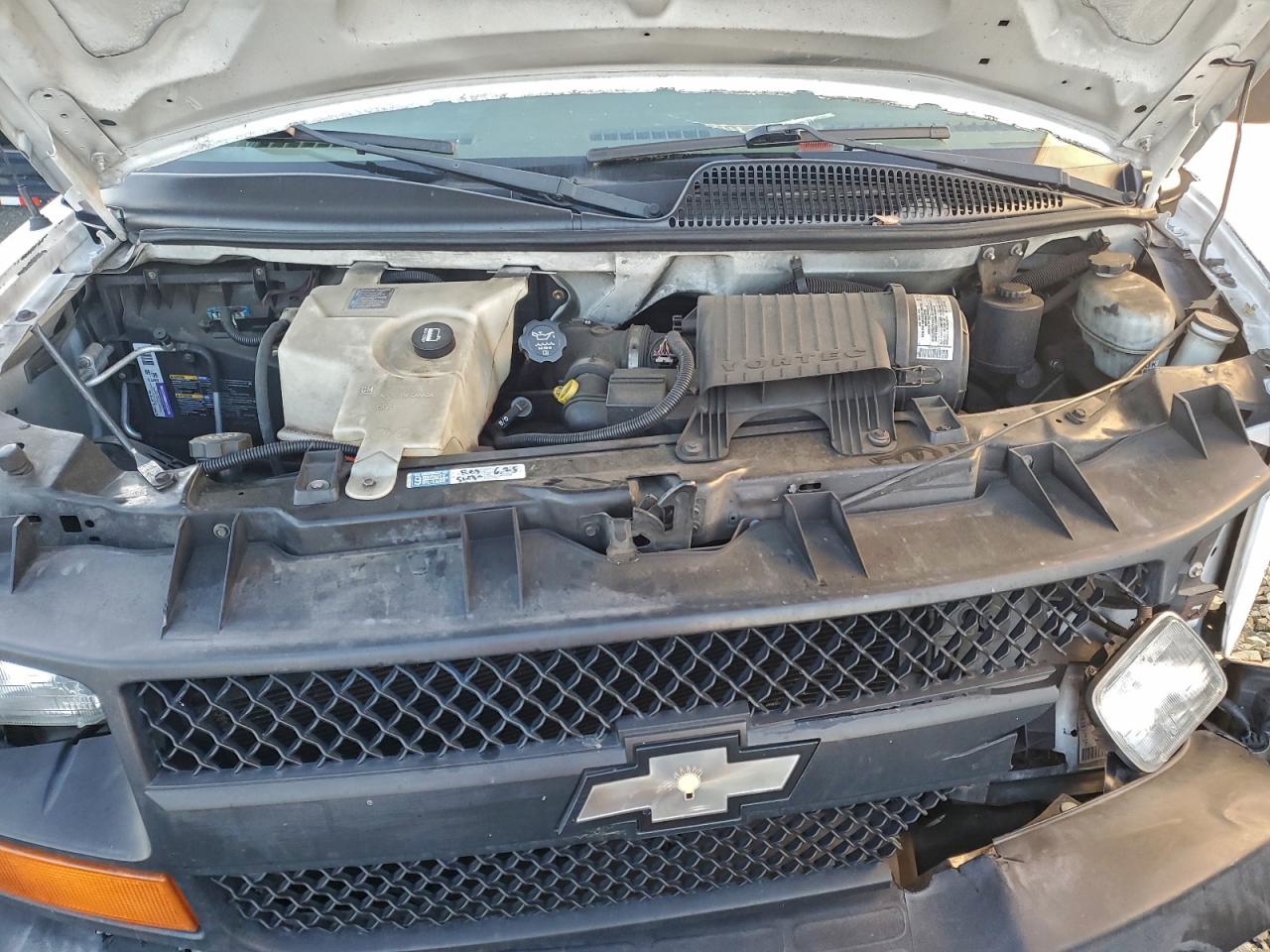 Chevrolet Express Image 2