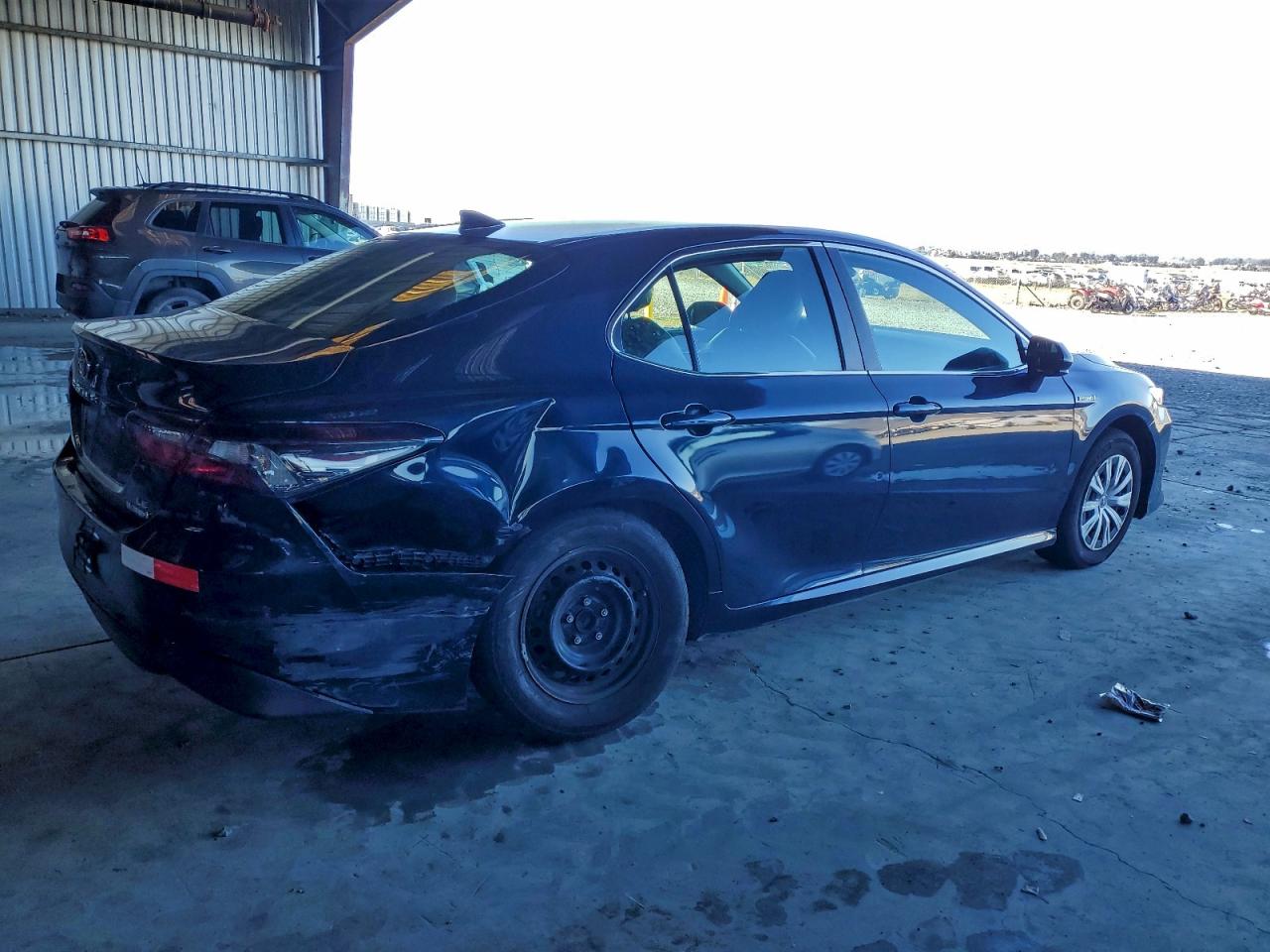 Toyota Camry Le Image 4