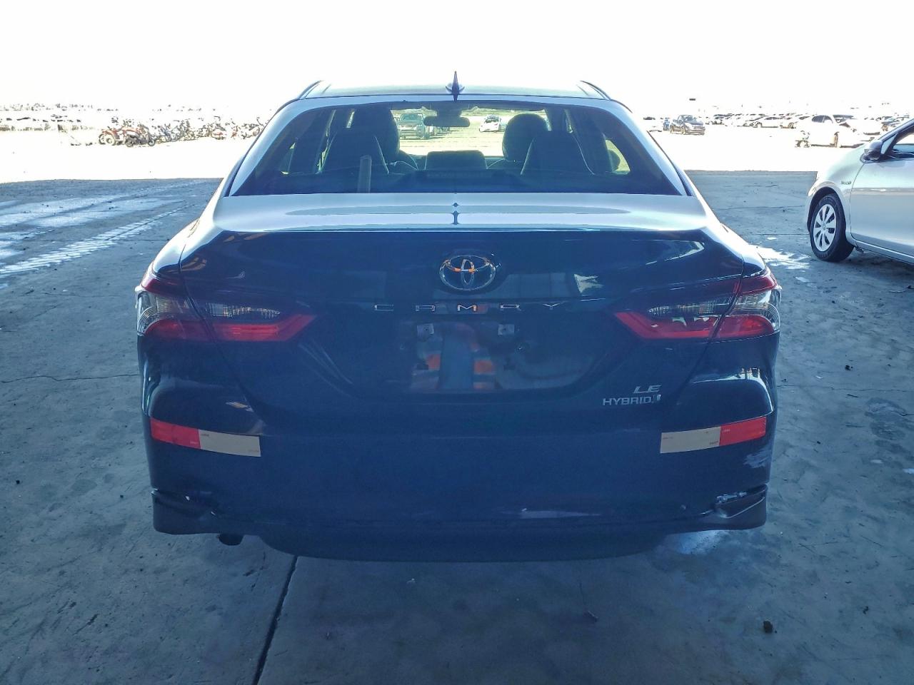 Toyota Camry Le Image 2