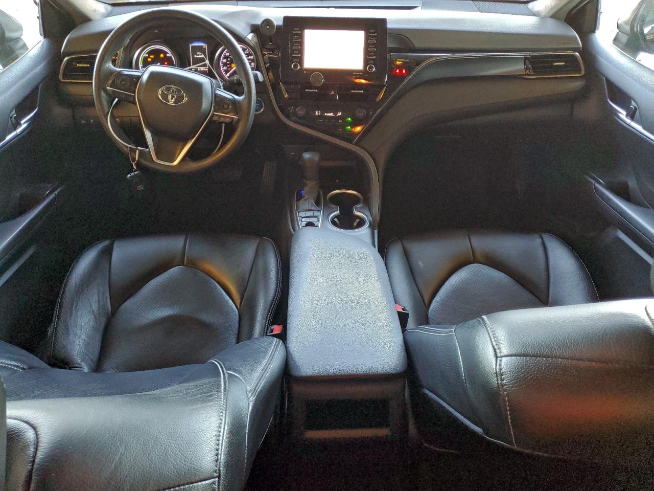 Toyota Camry Le Image 9