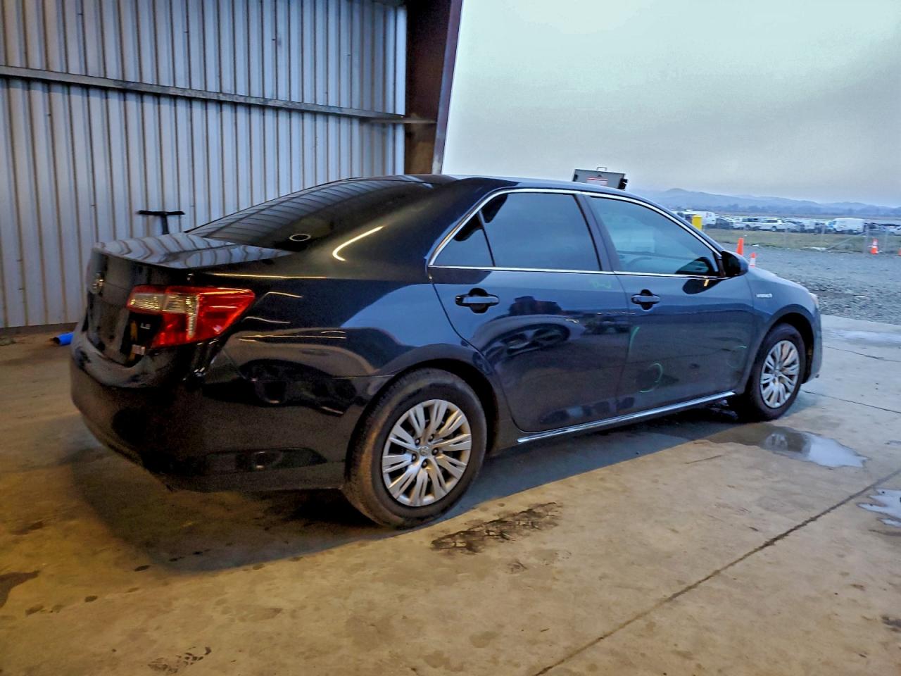 Toyota Camry Hybrid Image 2