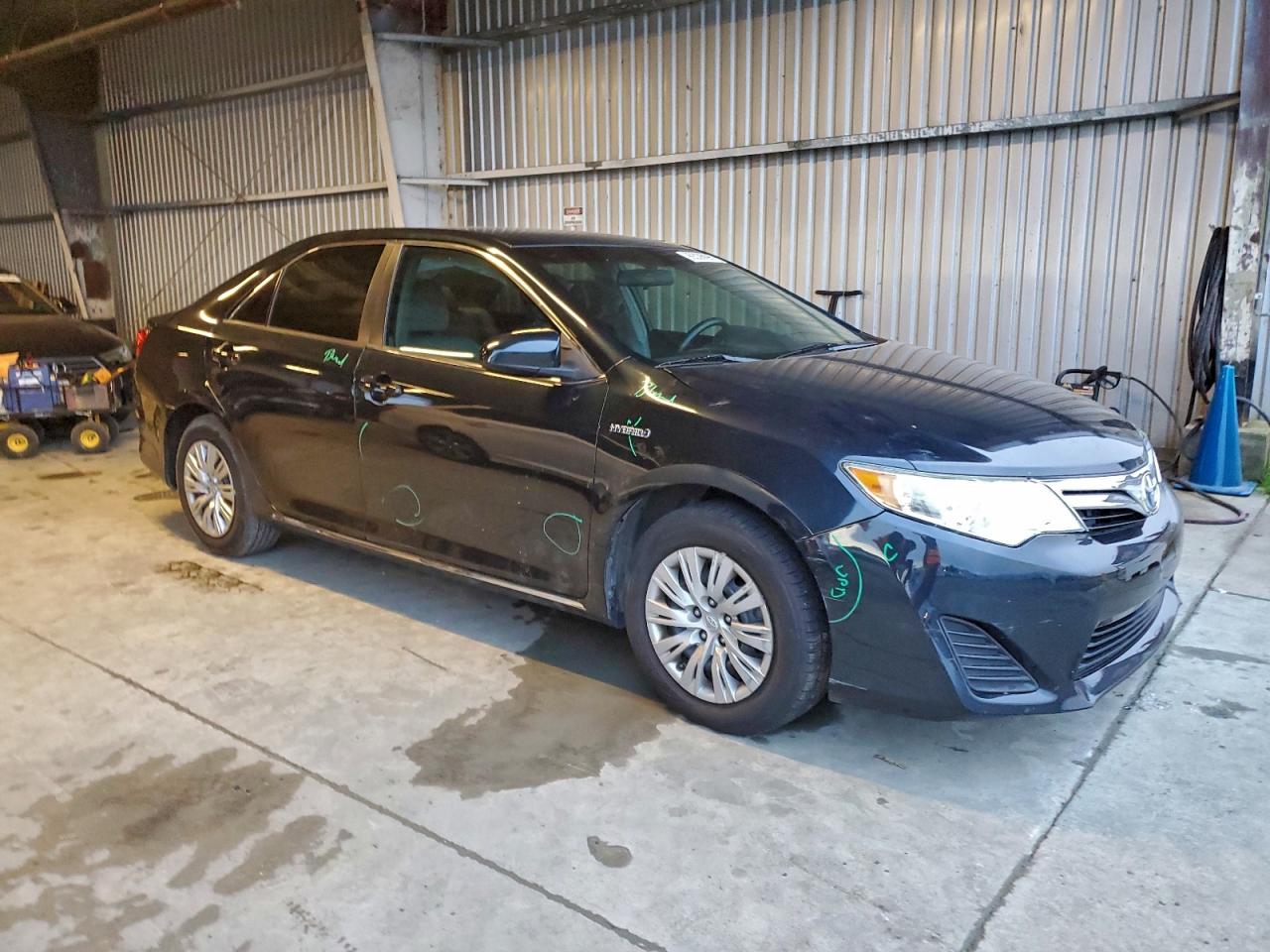 Toyota Camry Hybrid Image 7