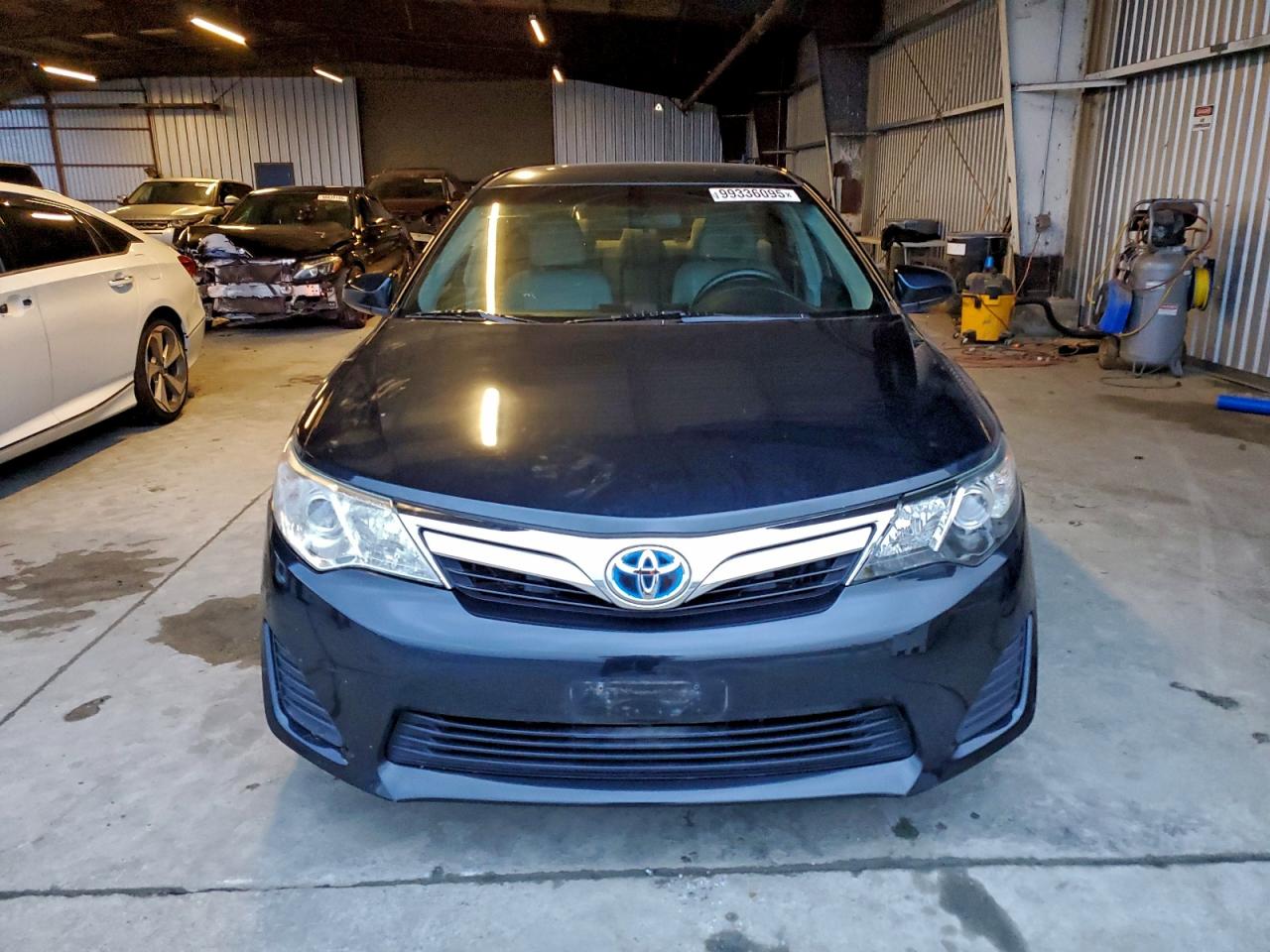 Toyota Camry Hybrid Image 9