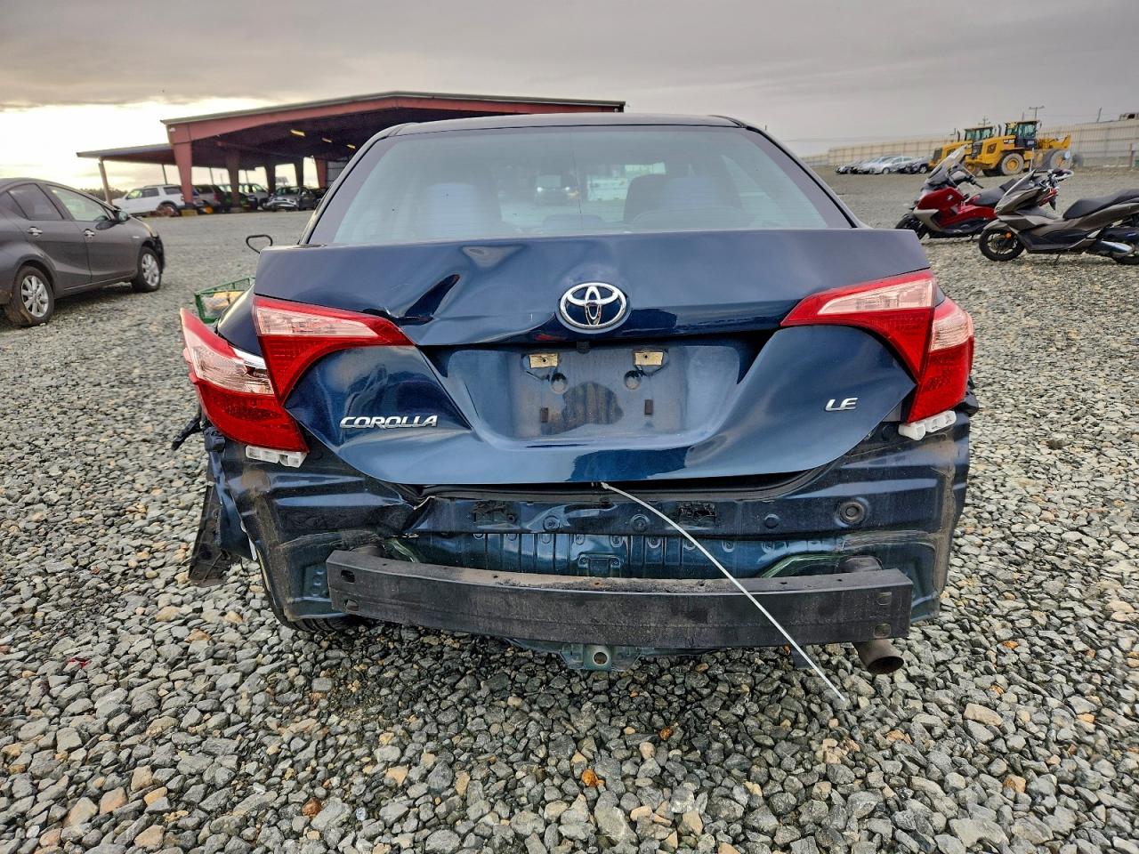 Toyota Corolla L Image 2