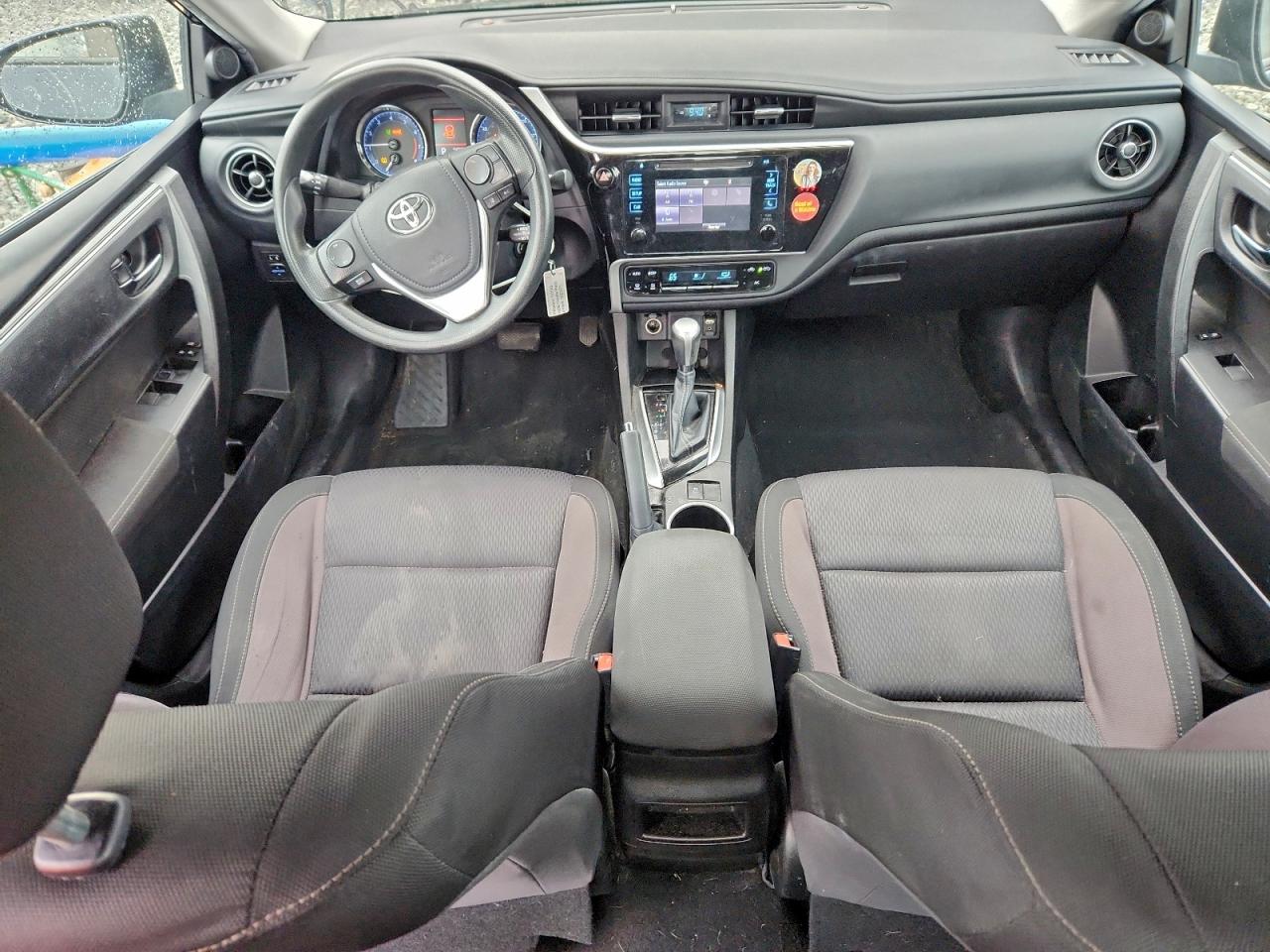 Toyota Corolla L Image 11