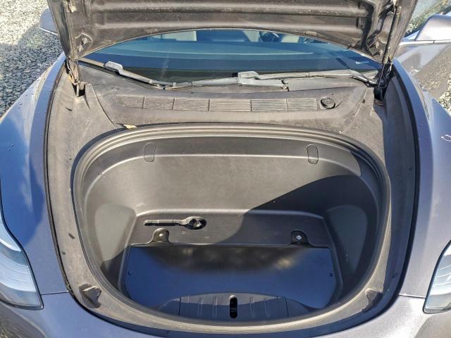 Tesla Model 3 Image 9