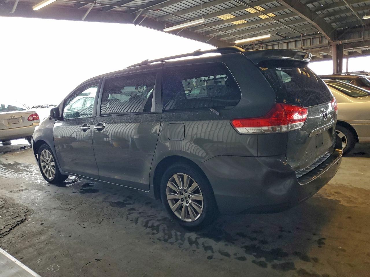 Toyota Sienna Xle Image 7