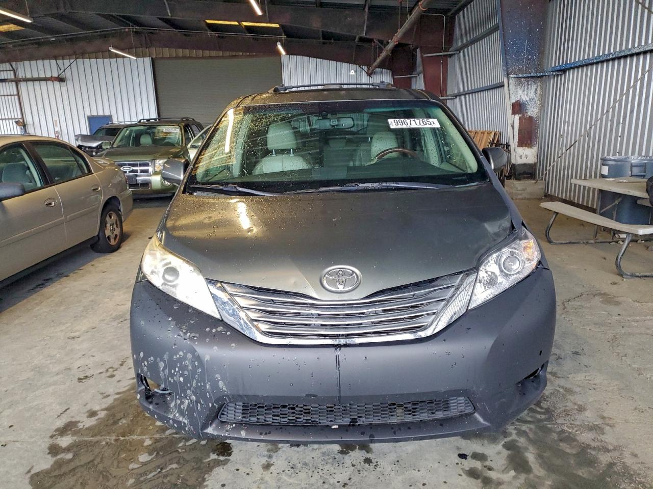 Toyota Sienna Xle Image 9