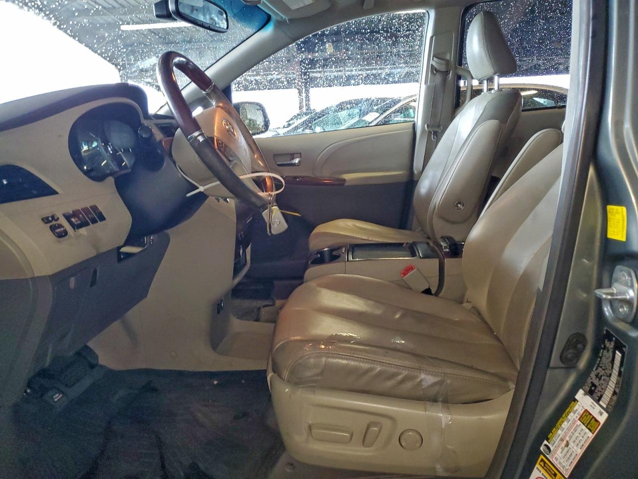 Toyota Sienna Xle Image 5