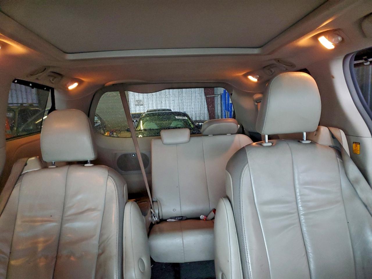 Toyota Sienna Xle Image 8