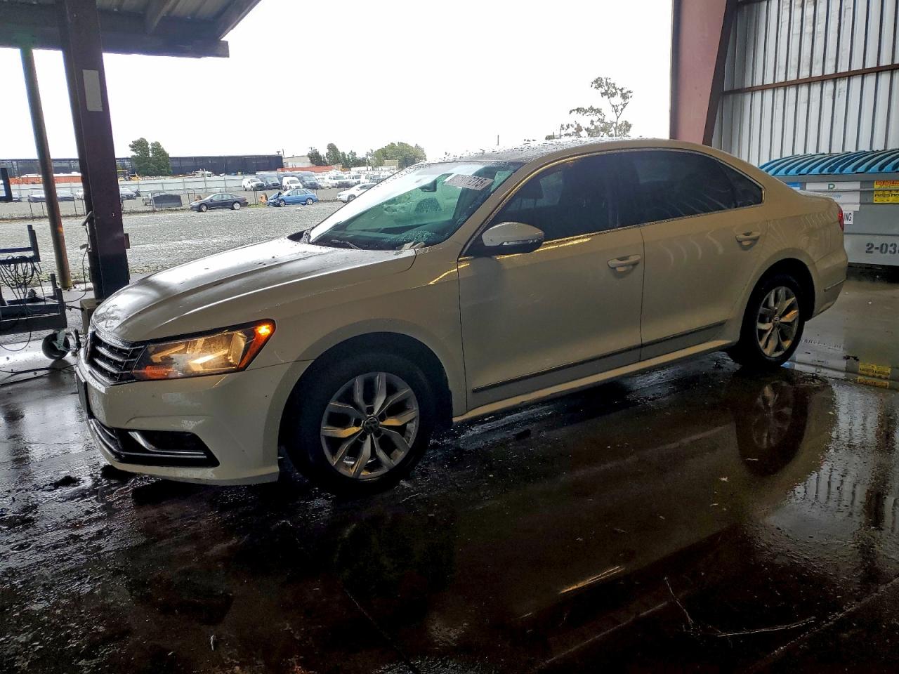 Volkswagen Passat S Image 1