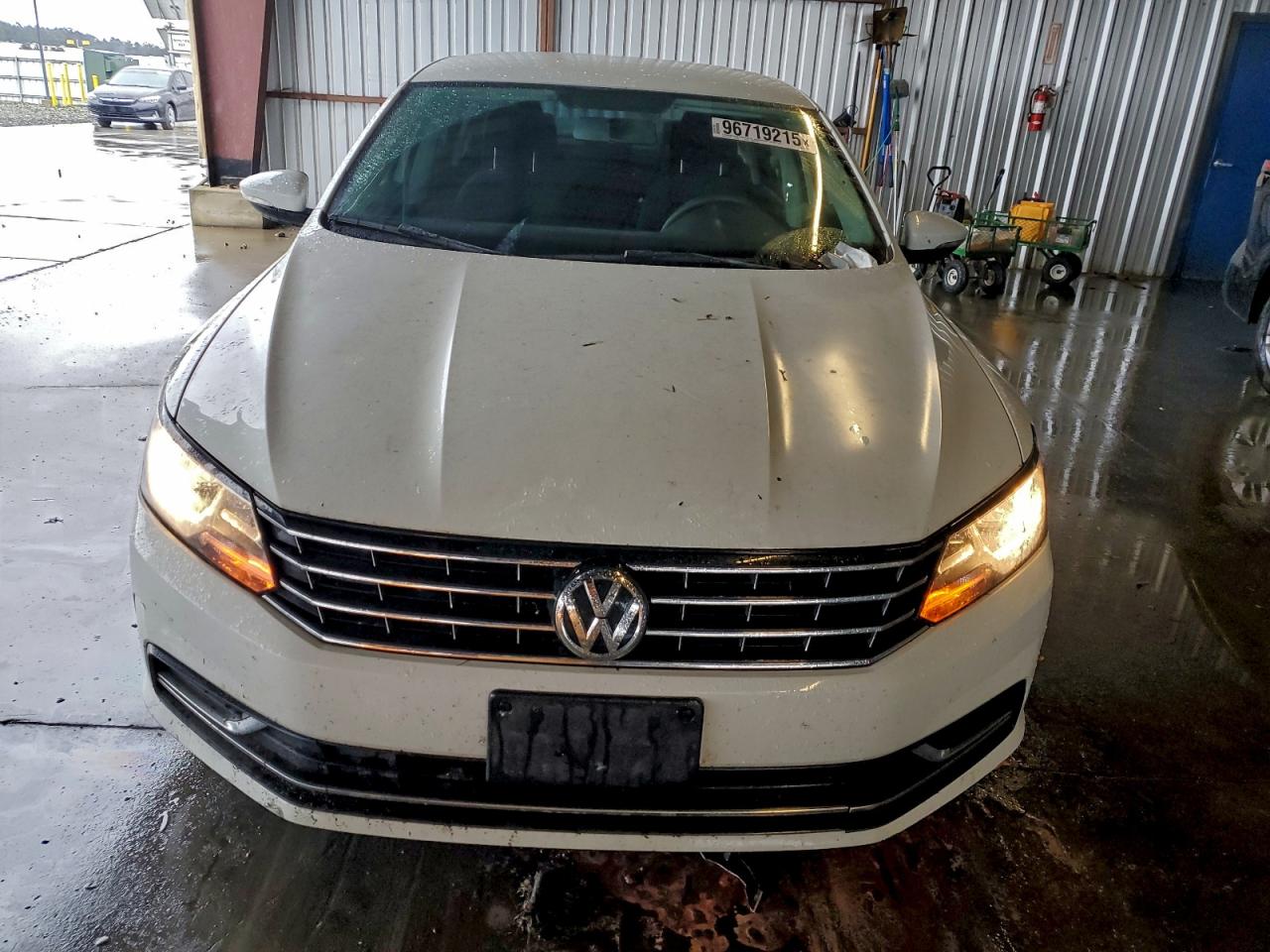 Volkswagen Passat S Image 7