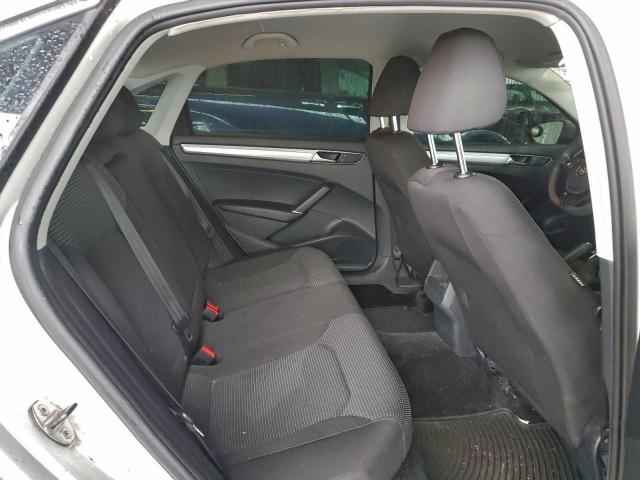 Volkswagen Passat S Image 8