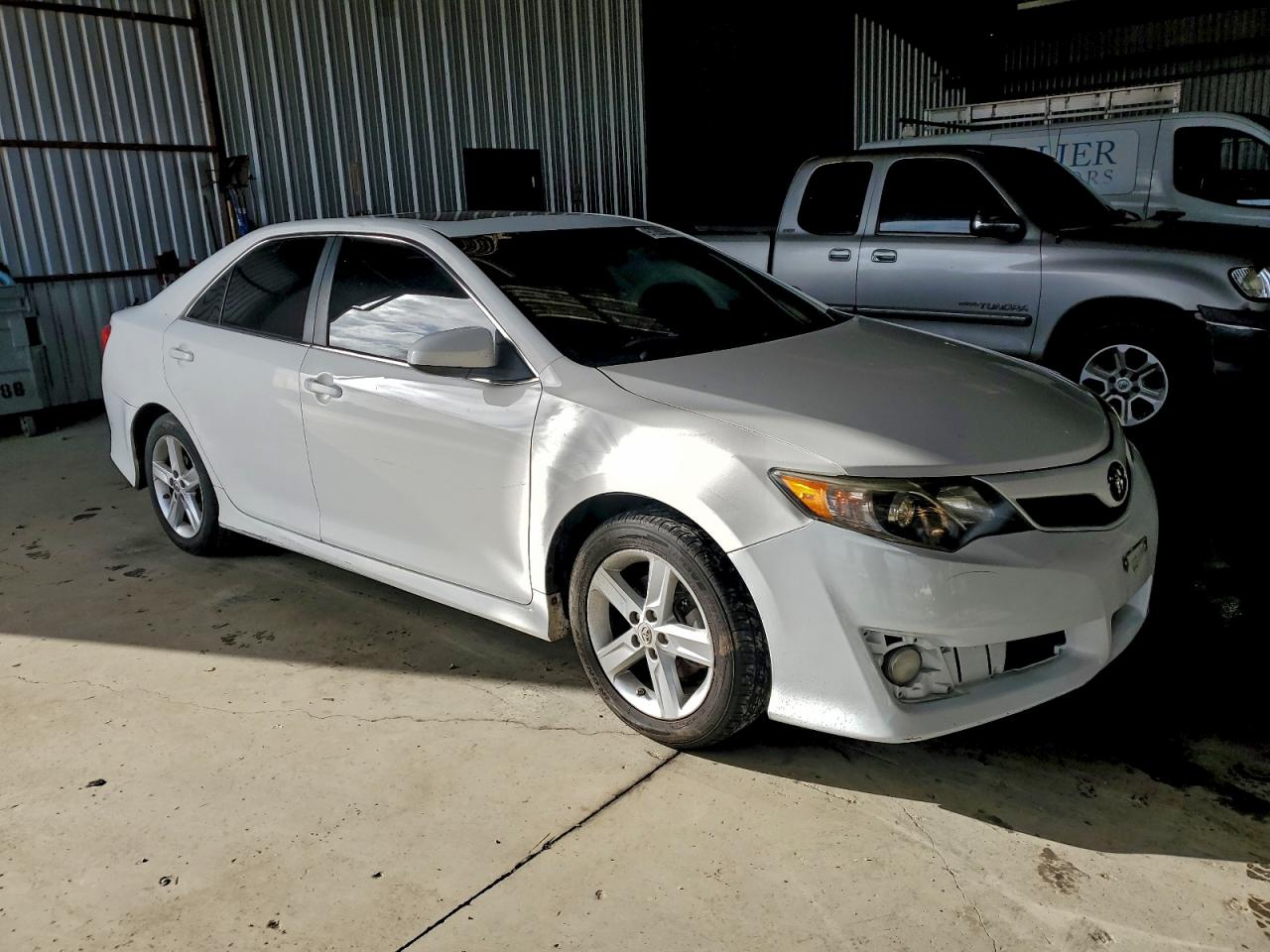 Toyota Camry Base Image 8