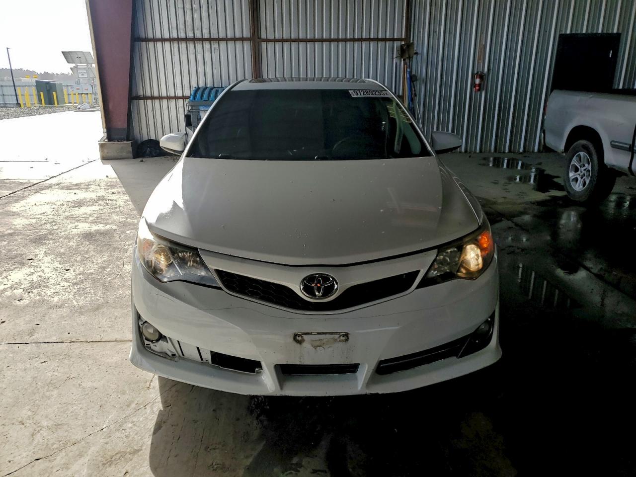 Toyota Camry Base Image 3