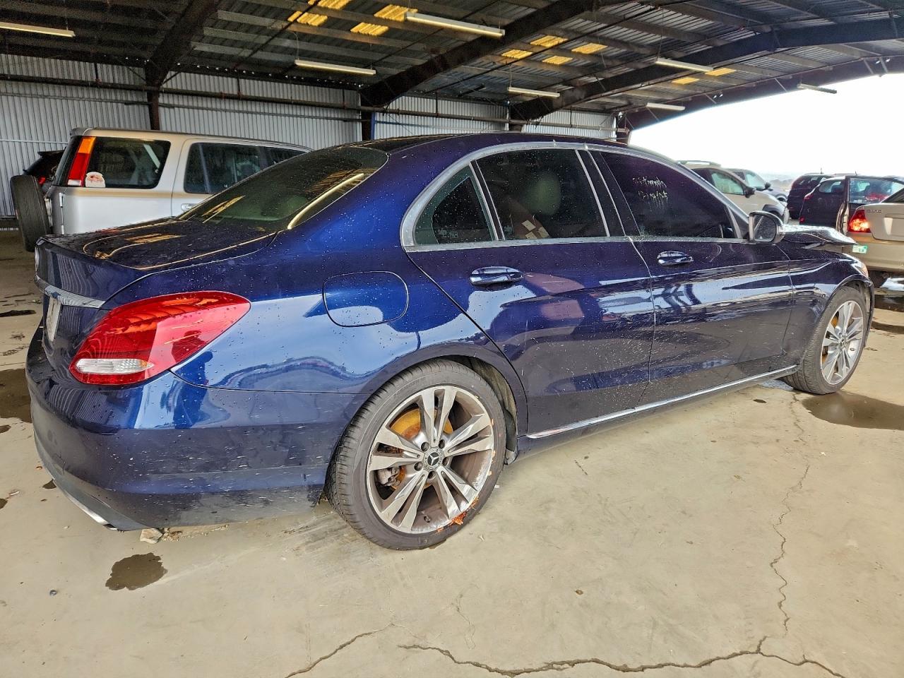 Mercedes-Benz C-Class 300 Image 2