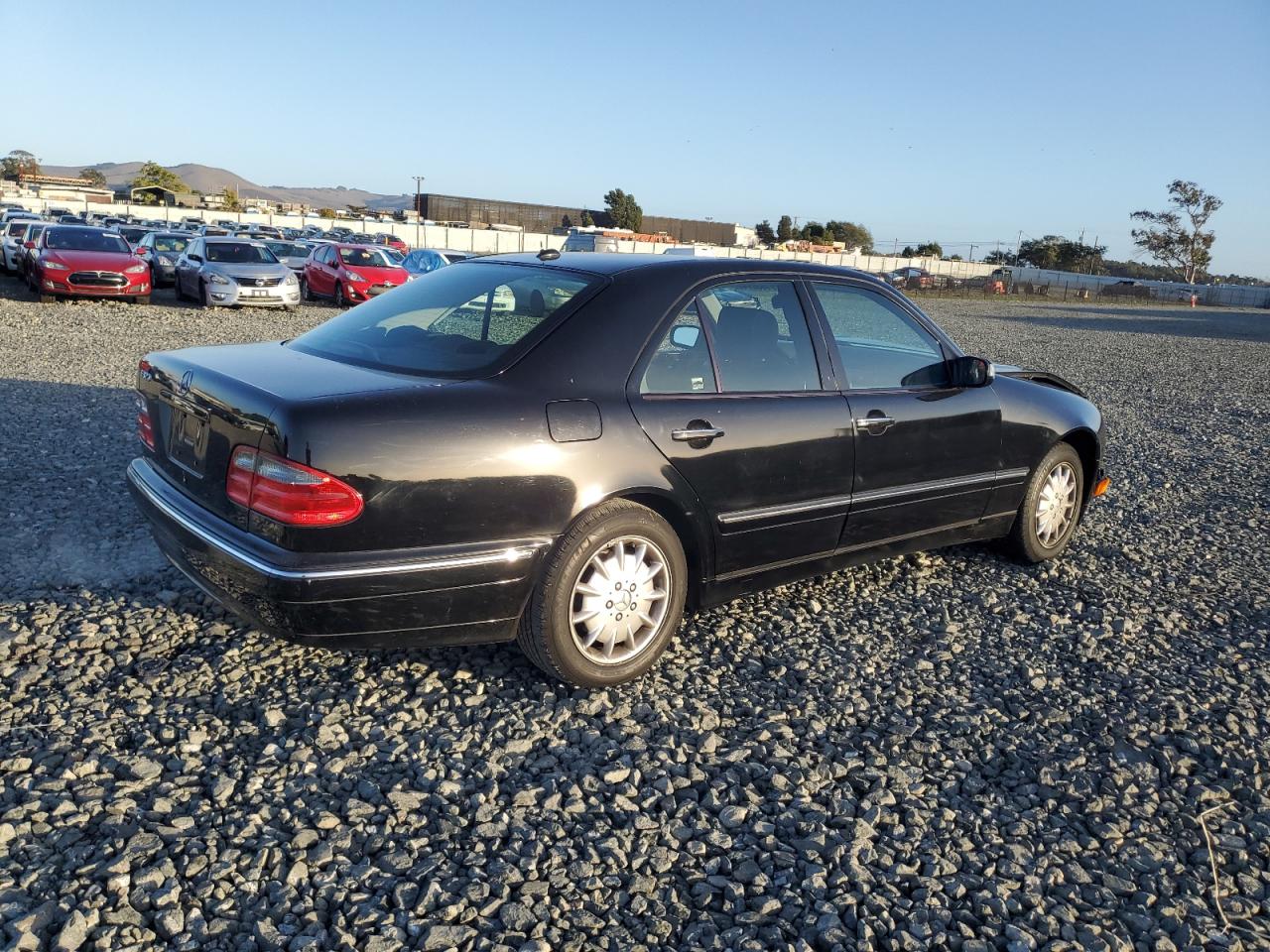 Mercedes-Benz E-Class 320 Image 3