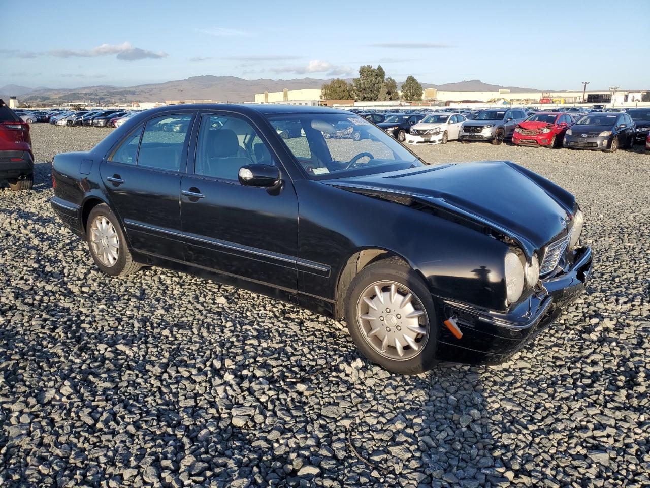 Mercedes-Benz E-Class 320 Image 2