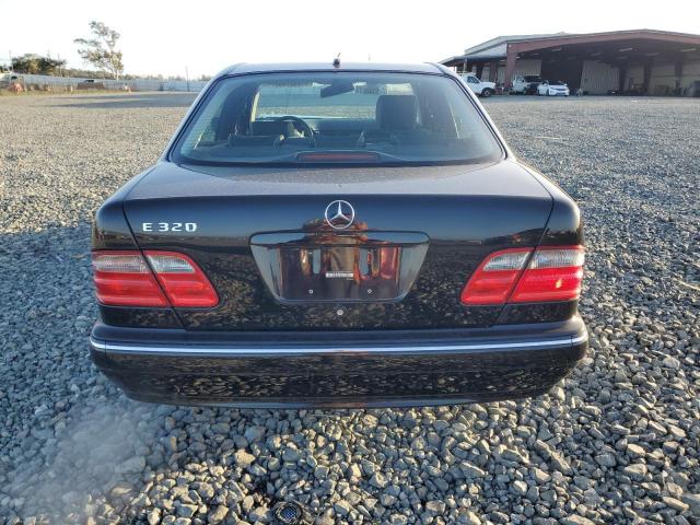 Mercedes-Benz E-Class 320 Image 8