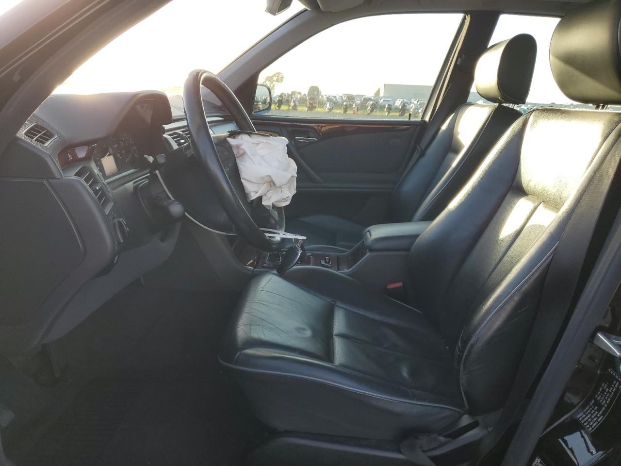 Mercedes-Benz E-Class 320 Image 7