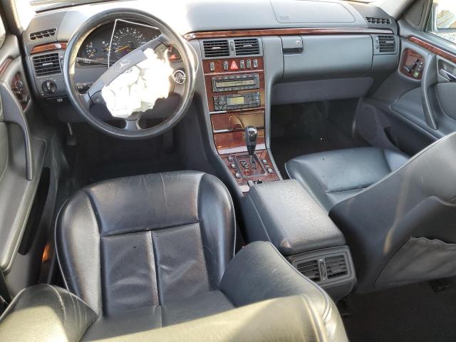 Mercedes-Benz E-Class 320 Image 11