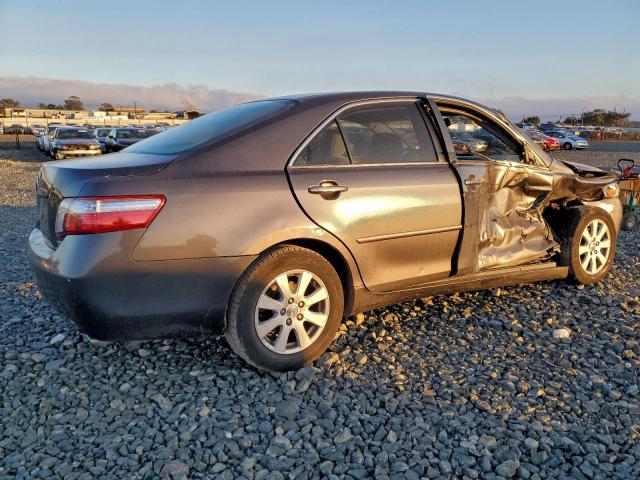 Toyota Camry Hybrid Image 2