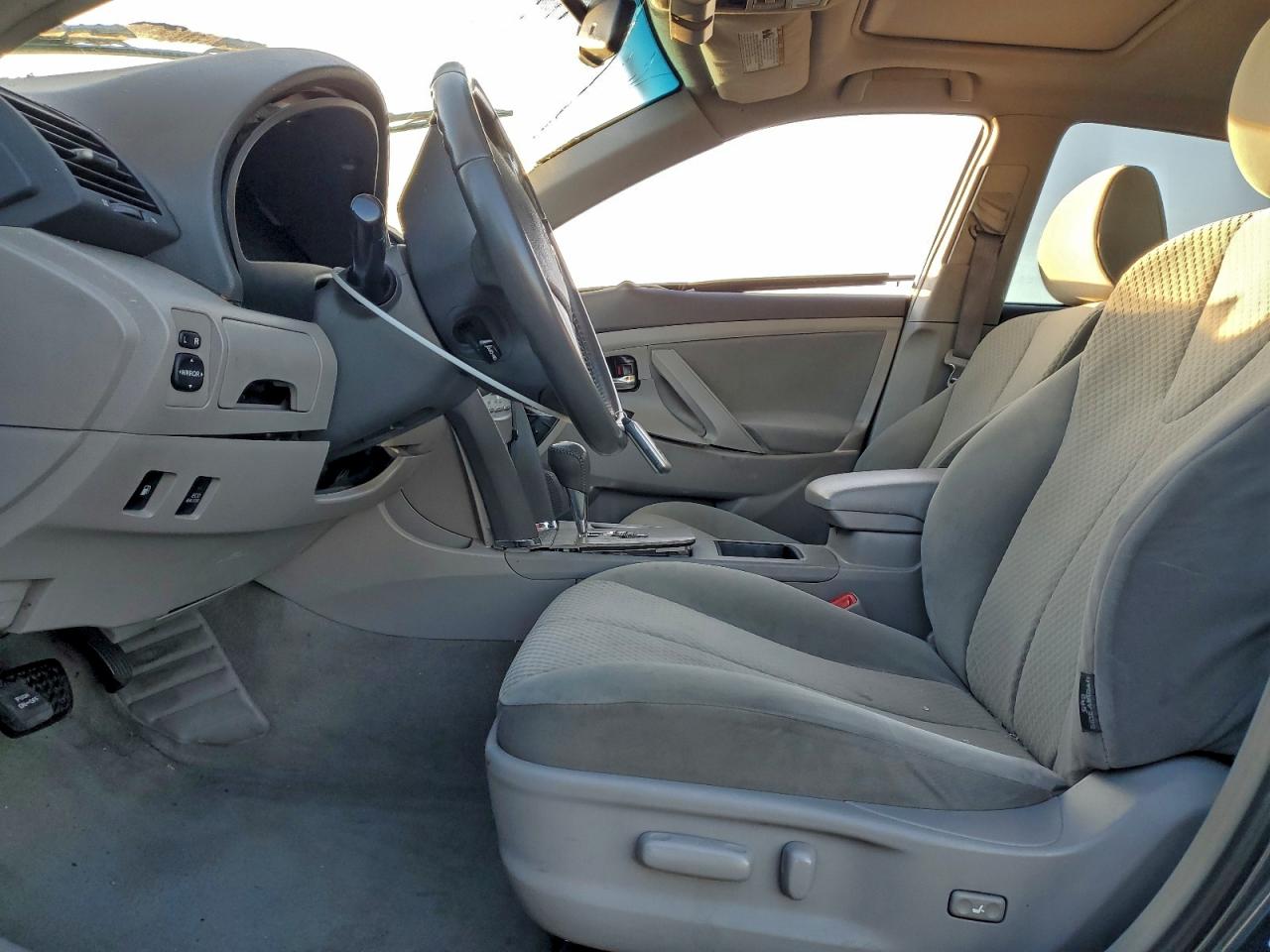 Toyota Camry Hybrid Image 4