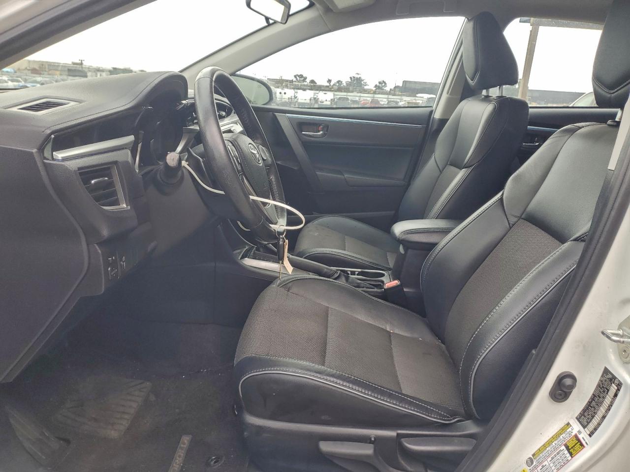 Toyota Corolla L Image 10