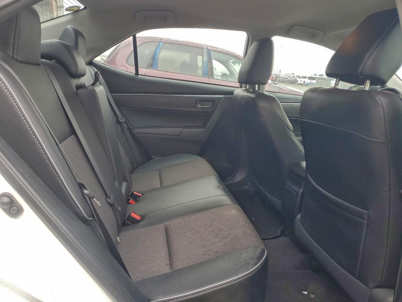 Toyota Corolla L Image 11