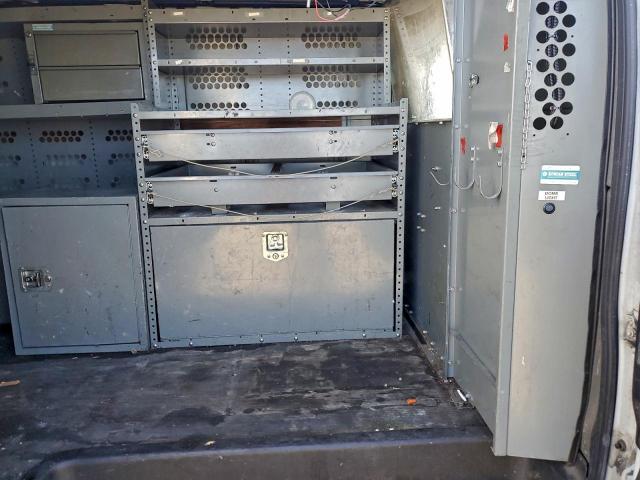 Chevrolet Express Image 2