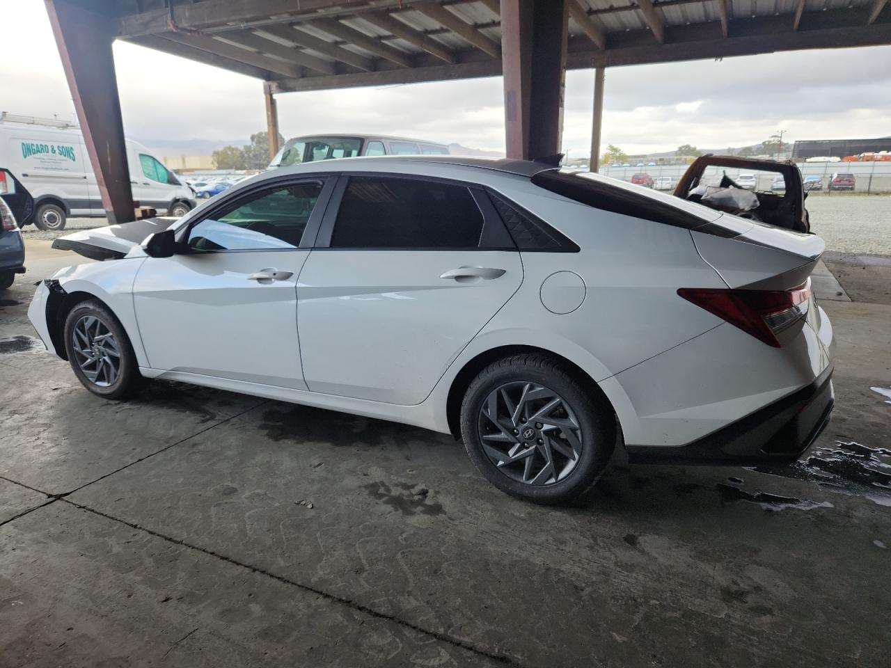 Hyundai ELANTRA Blue Image 8