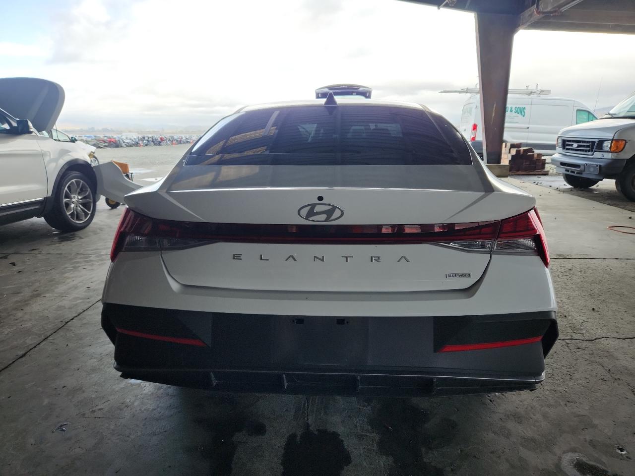 Hyundai ELANTRA Blue Image 2